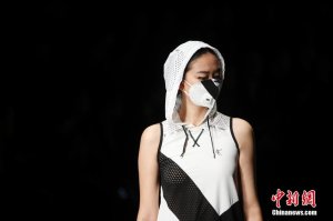 chinesefashionweekfogmask4a57a1ff644f43f59d759ea2046a7bce